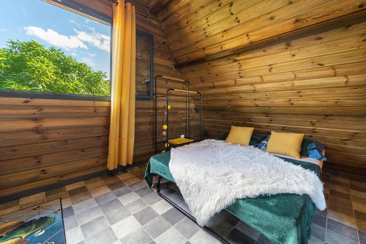 Charmant Chalet Avec Jacuzzi, L'Ile O Vert Saint-Philippe Exterior photo