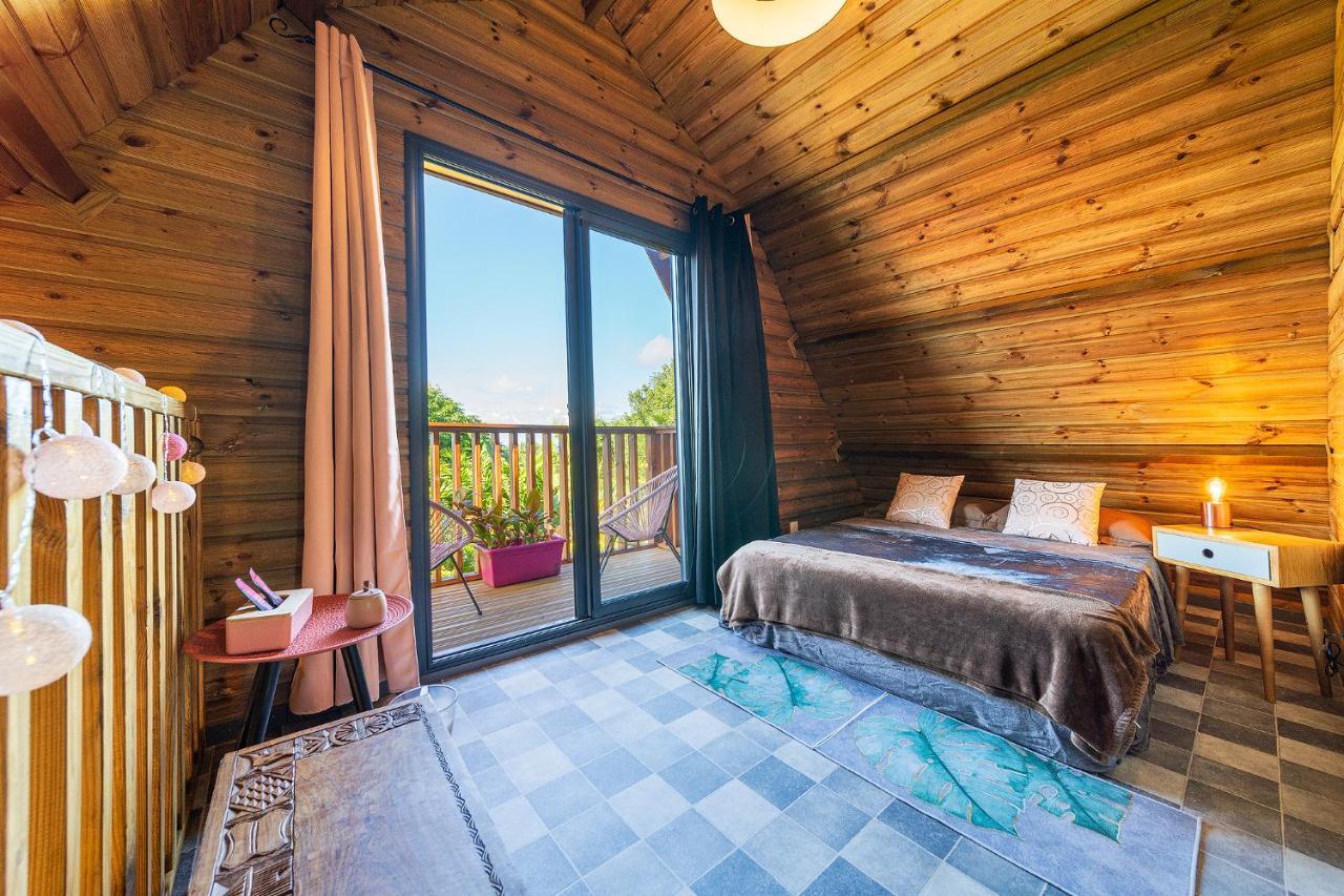Charmant Chalet Avec Jacuzzi, L'Ile O Vert Saint-Philippe Exterior photo