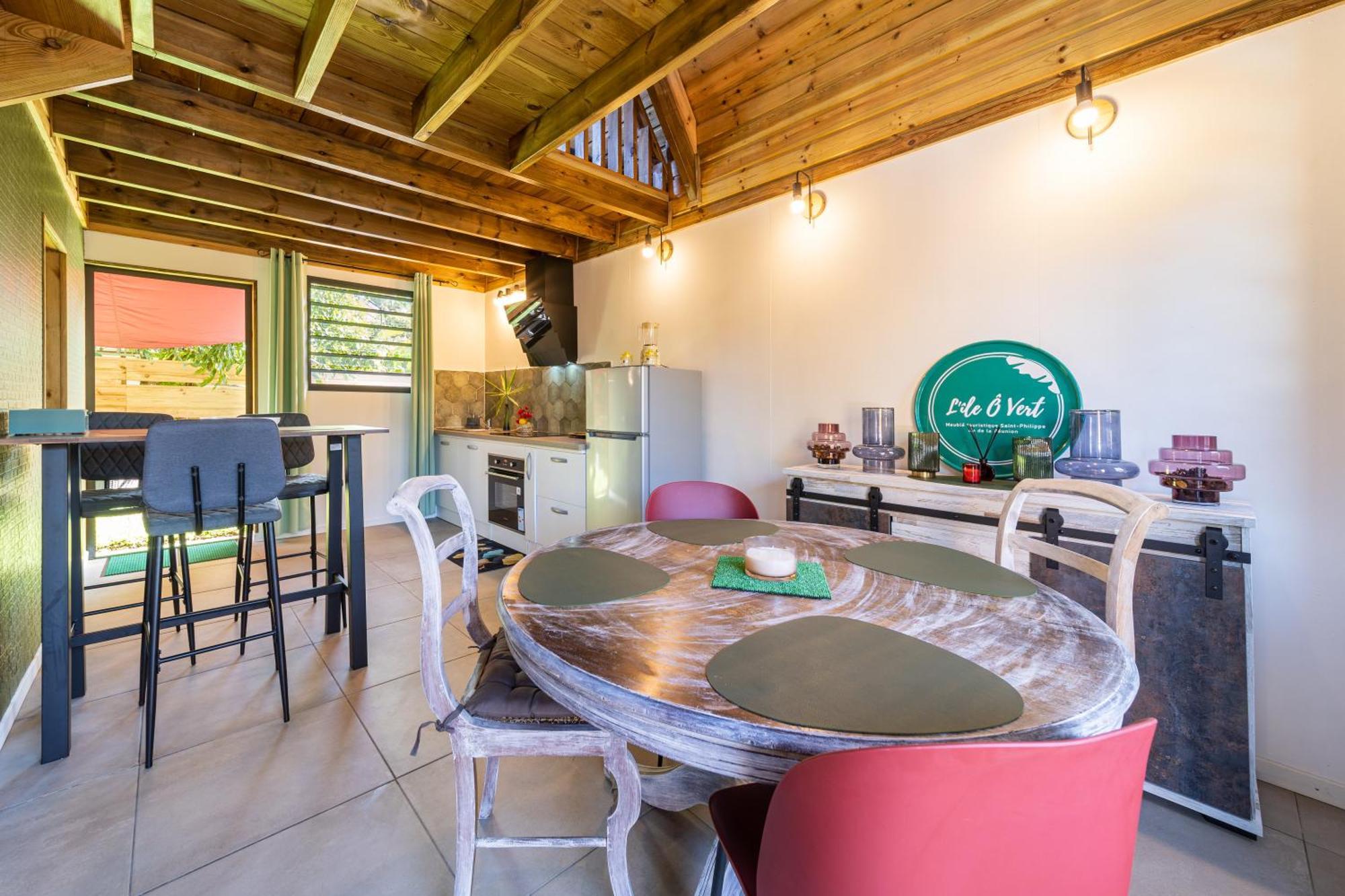 Charmant Chalet Avec Jacuzzi, L'Ile O Vert Saint-Philippe Exterior photo