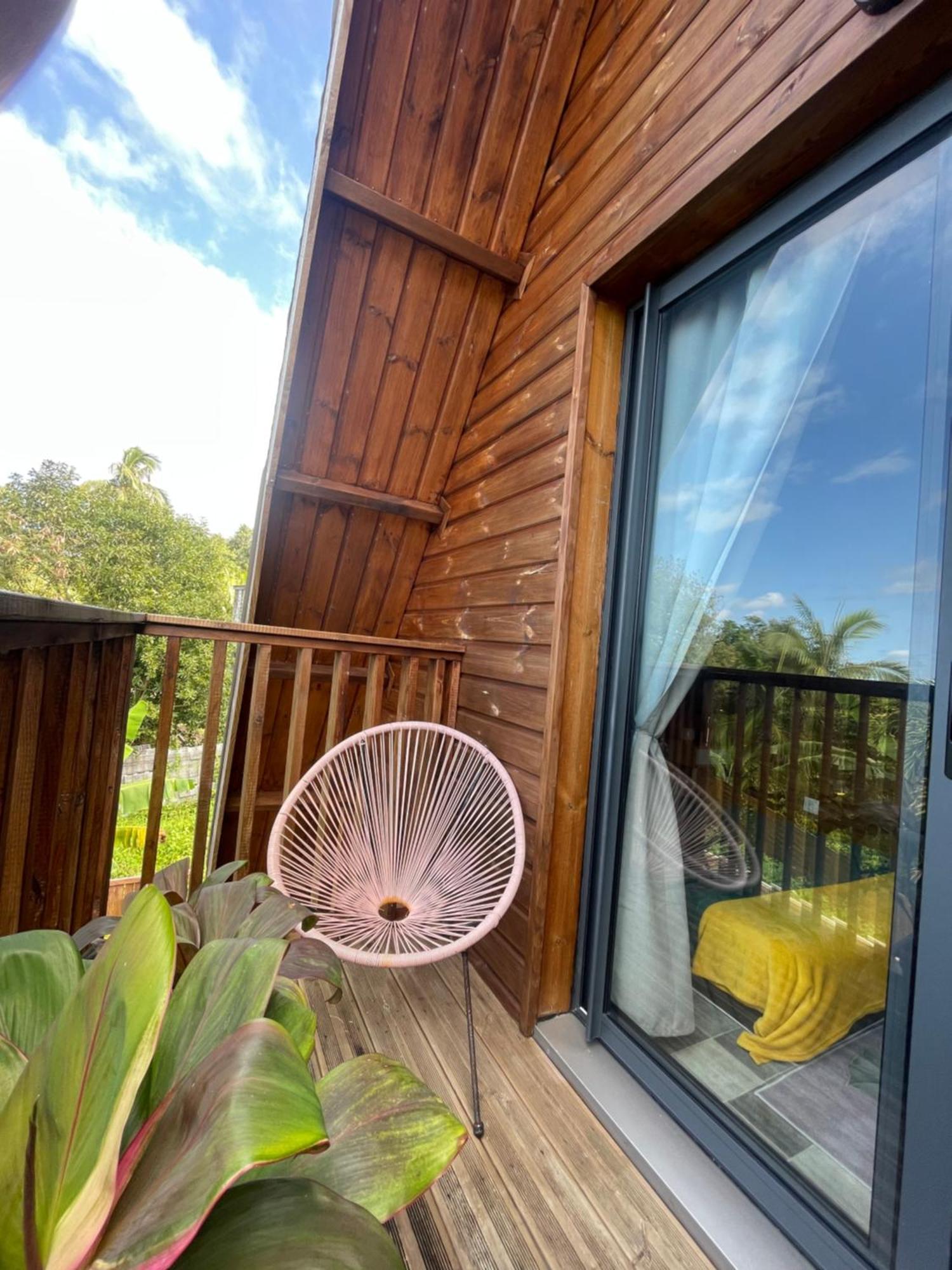 Charmant Chalet Avec Jacuzzi, L'Ile O Vert Saint-Philippe Exterior photo