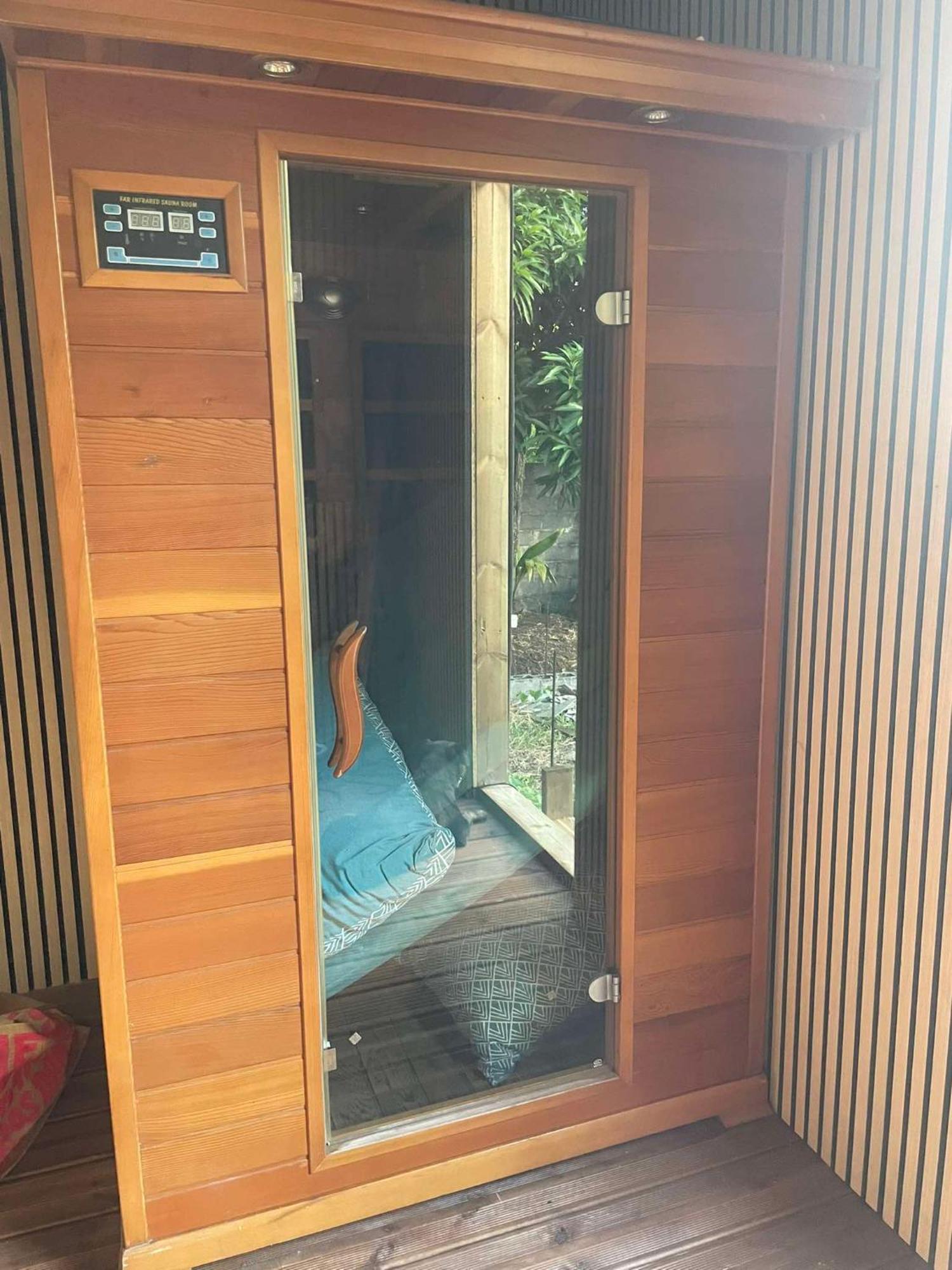 Charmant Chalet Avec Jacuzzi, L'Ile O Vert Saint-Philippe Exterior photo